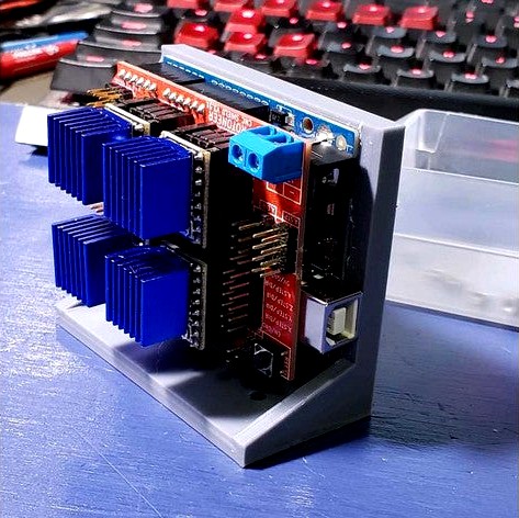 Arduino Vertical Holder by bbrooks066