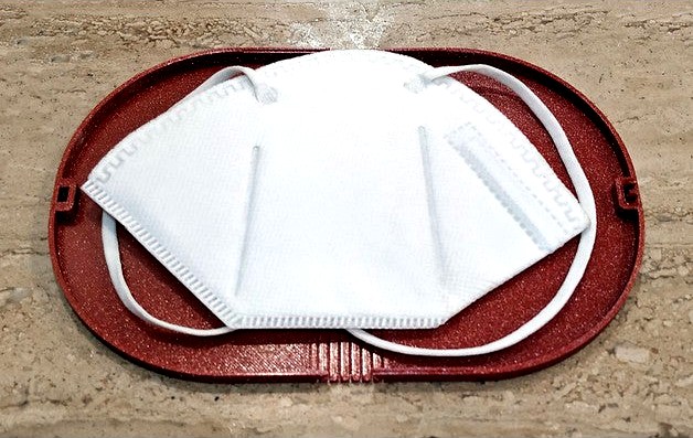 Foldable FFP or N95 mask case by imakina