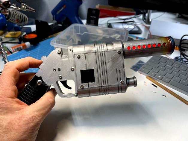 Star Wars Rey´s Blaster with mechanics and electronic space by rinsewind