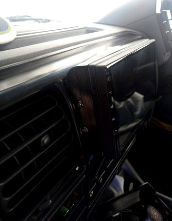 Land Rover Discovery 2 DIN Stereo Surround by disco_dan