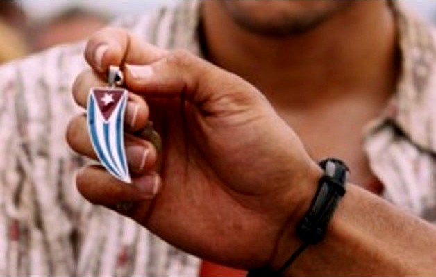 Cuban Flag Keychain by obossio