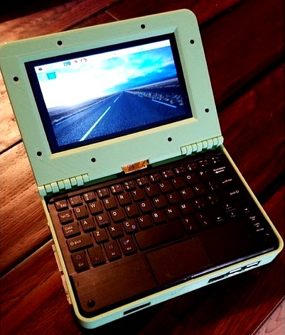Raspberry Pi 7 inch Laptop by Slowmo5o
