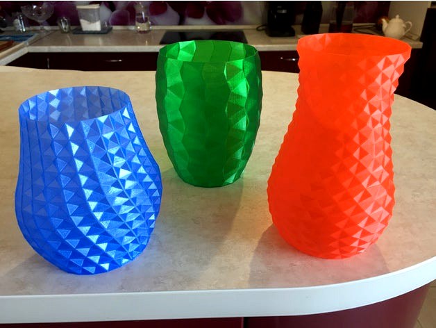 Customizable Vase Generator by Alteroom