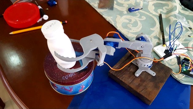 Brazo con micro servo by AprendeMaker