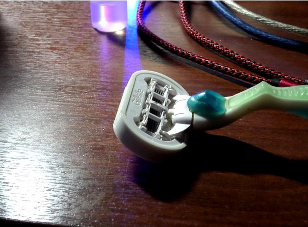 Gillette Venus travel blade protector by AndrewStick