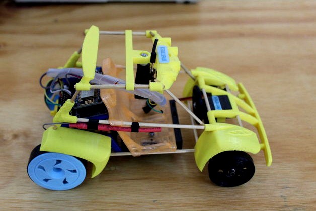 Autonomous toy car and FPV car by Inventoteca