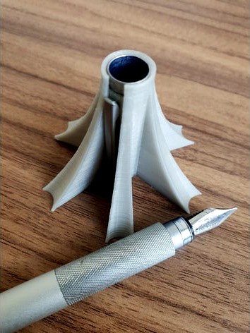 Fountain pen holder by Aeroborne
