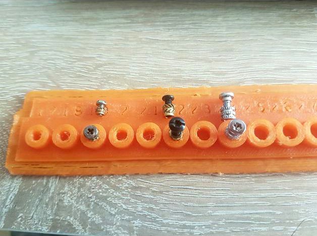 Threaded inserts test by roboter