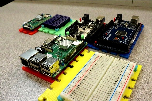 Modular Base for Raspberry Pi 3/Zero and Arduino Uno/Mega by aguzinski