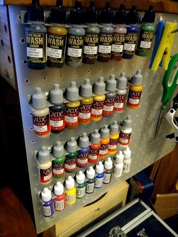 Valejo Paint rack for peg board by Olyrick