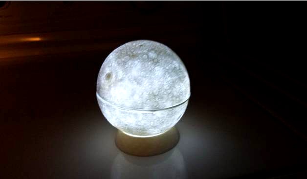 Internal light and power for moon lamp by Snoopy3195