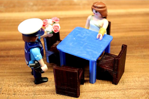 restaurant table (4 persons) [playfab 181005, playmobil compatible] by fabcam