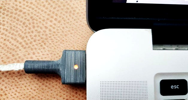 MacBook Power Adapter Saver by Xakerbox