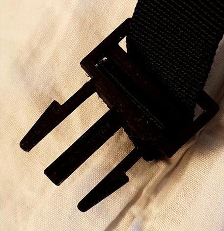 Customizable male replacement buckle with freecad source by crasu