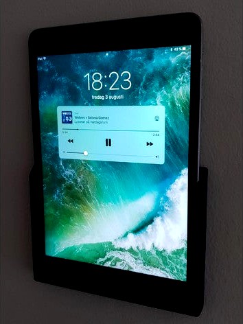iPad mini 2 wall mount by PuttePalm