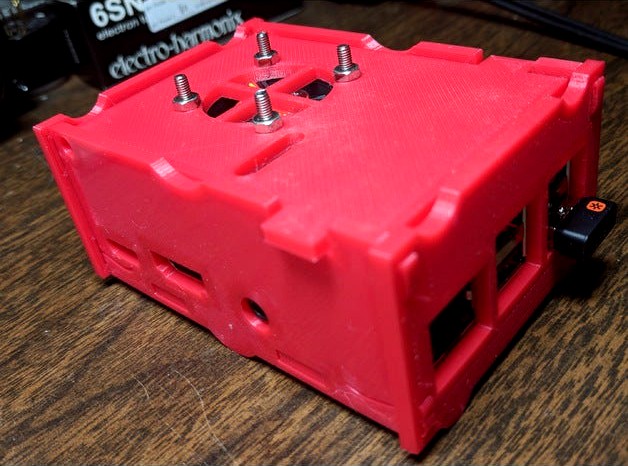 Credo's Raspberry Pi Case Lid with 30mm Fan Vent by knowledgecravings
