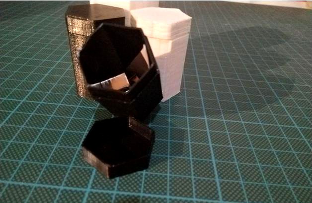 Hexagonal box by Defecto