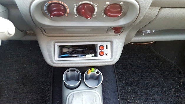 DIY Car Radio replacement 2 by JobSmolders
