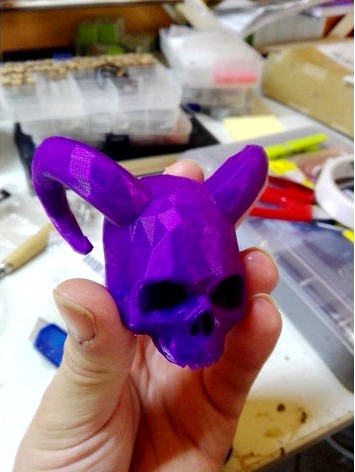 LOW POLY horned skull by RaffoSan