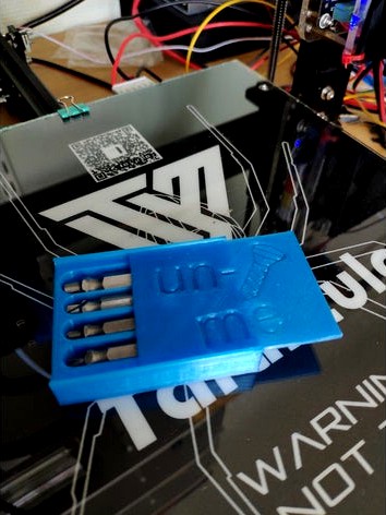 Screw extractor box by Nickduino