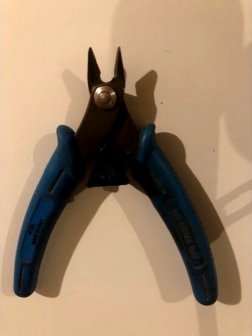 Wall mounted holder for Pliers with hidden screw by sf2ftw