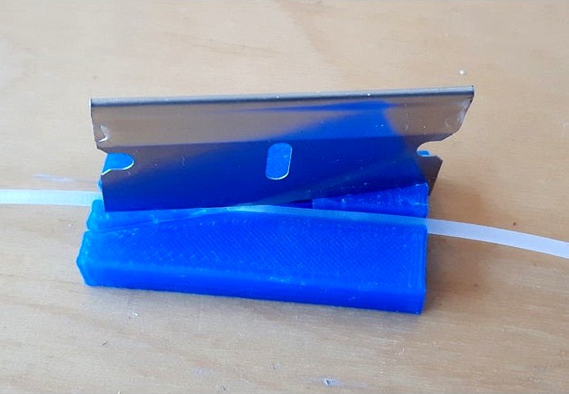 1.75mm Filament 75° Cutter Guide by reba256