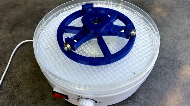Filament Dryer / Dehydrator spool roller / spool holder by Petclaud