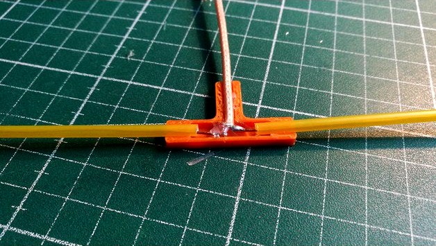 Dipole antenna center T-case by DzikuVx