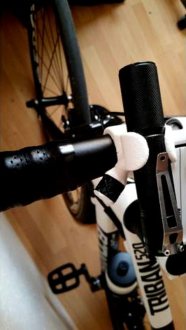 Bike flashlight mount by ylectron