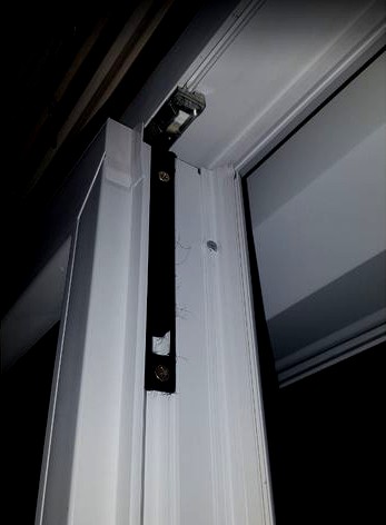 gache blocage porte-fenetre by LEMANDRAGORE