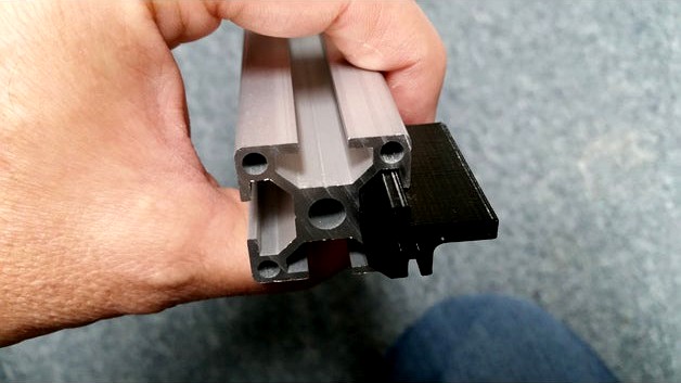 Extrusion Bracket for Enclosure Lid by tomebl