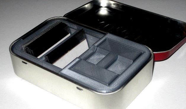 Altoids Tin Razor Blade Storage by organicap