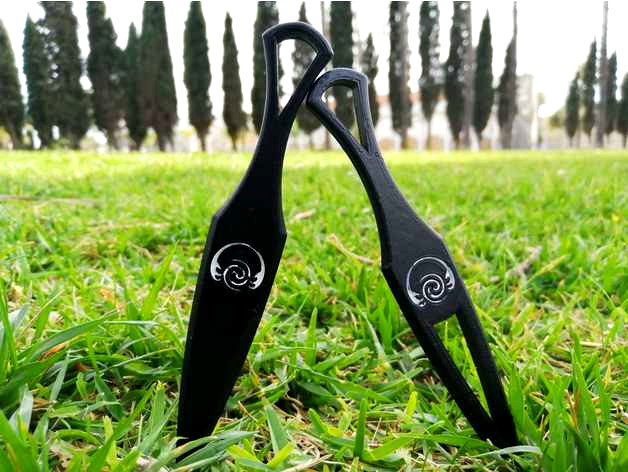 Kunai by HandsTiro