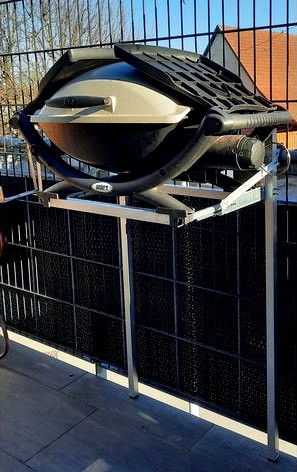 Minimalistic extendable wall mount for Weber grill by Flo_G