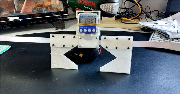 Inclinometer for airplanes by Raddy