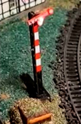 railroading N-scale signal semaphore  by Sturi2011