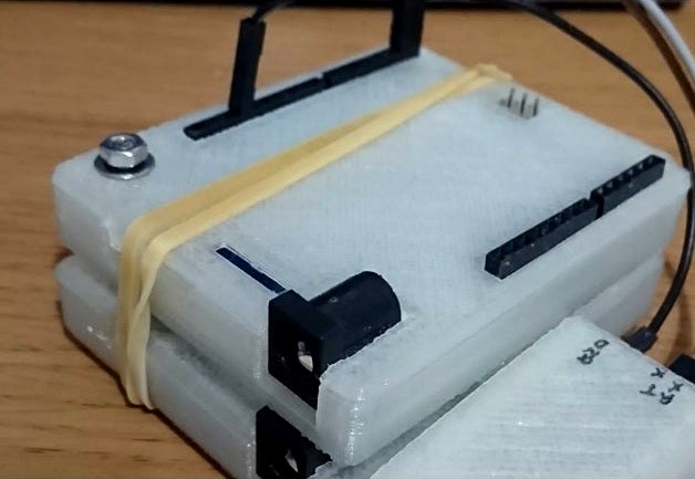 Minimal case for Arduino Leonardo by coppercele