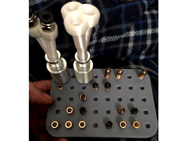 Nozzle tray - Threaded by jpasternack