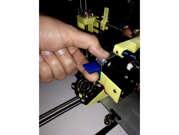 Raiscube R2_helps to tighten the mouth of extruder by Jankito