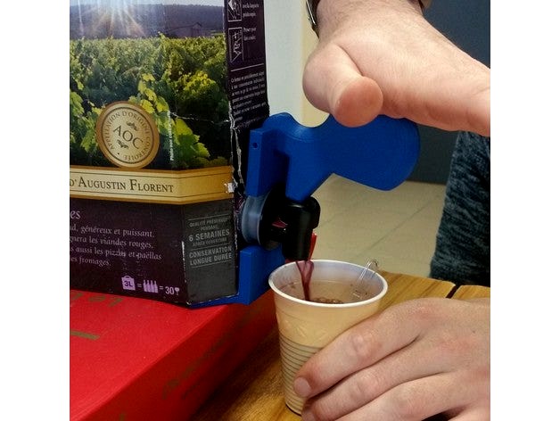 OT student project : gripper adapter for box wine faucet / adaptateur de préhension pour robinet de cubi by Pole_ergo