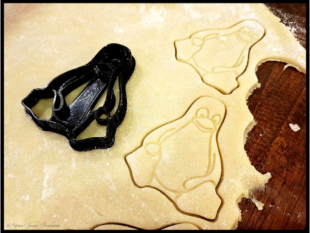 Tux Linux Logo penguin cookie cutter by Saur0n