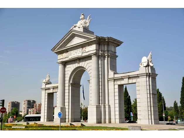Puerta de San Vicente (Madrid) by ImagiMakers