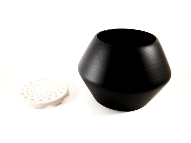 Modern Pot Design With Drainage Disc by banbanmakes