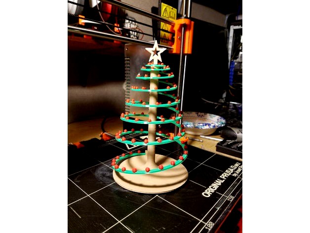 Spiral Christmas Tree with Ornaments!  by Works-Of-Claye