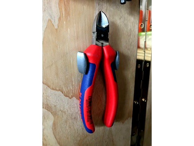 Knipex side-cutters wall mount by Pakue