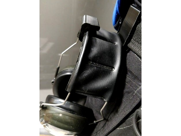 Handy belt hook for hearing protection earphones  by SpruitArjan