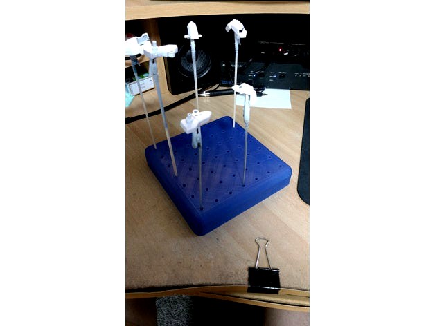 Painting Stand by voxelrobot