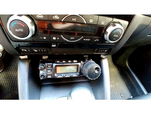 Universal head unit holder for Yaesu FT-857 by tdanro