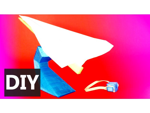 Avión de papel - Paper plane by gonzalor