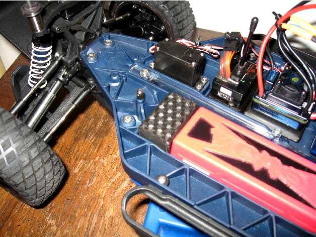 Battery Spacer for the Traxxas Slash 4x4 by luisfjdesigner3d